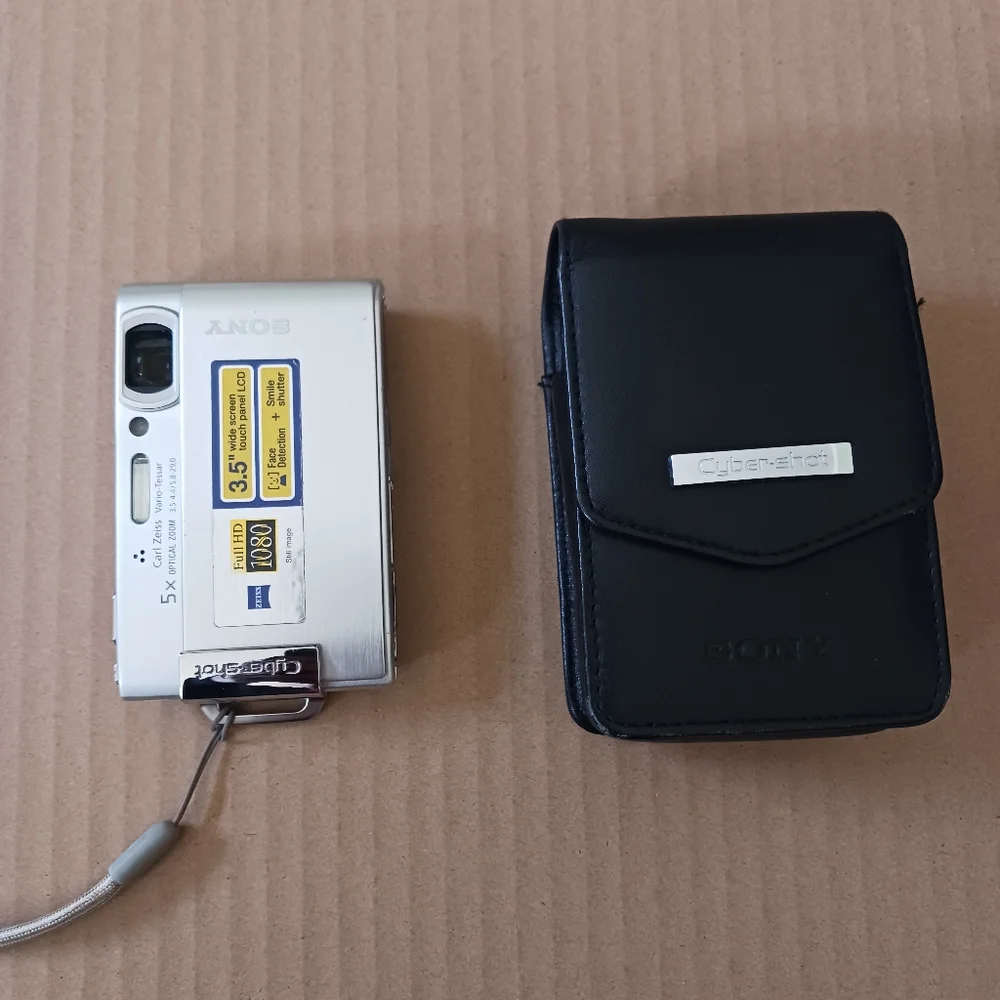 Camera Sony Cybershot  Silver Like New 8.1 Mega Pixels